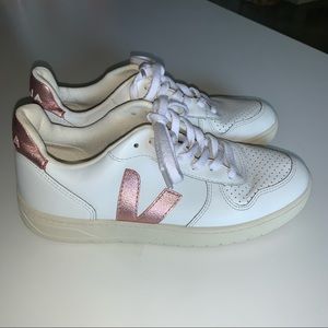 Veja V-10 sneakers